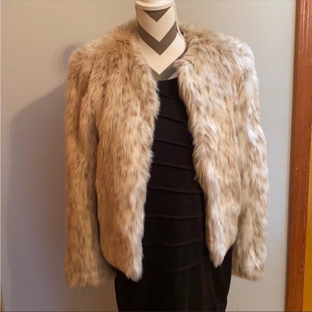 Faux fur: boxy oversized thick warm white snow leopard  “Kimchi Blue”Coat